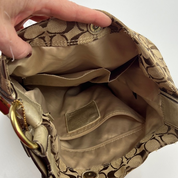 Coach hobo bag, beige with gold strap gold hardware - Picture 3 of 8